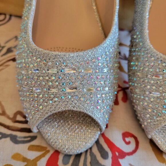 NIB Silver Rhinestone Peep-Toe Wedge Shoes Size 8.5 - Picture 5 of 7